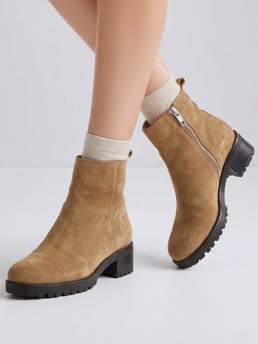 Urban Outfitters Lavorazione Artigiana Suede Chelsea Ankle boots